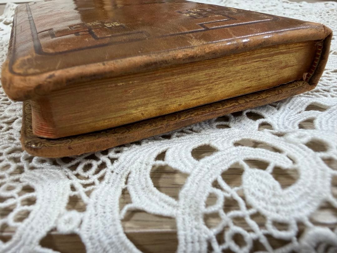 1932年 フランス語 Missel ミサ典 革装丁 三方金 挿絵入り 祈祷書