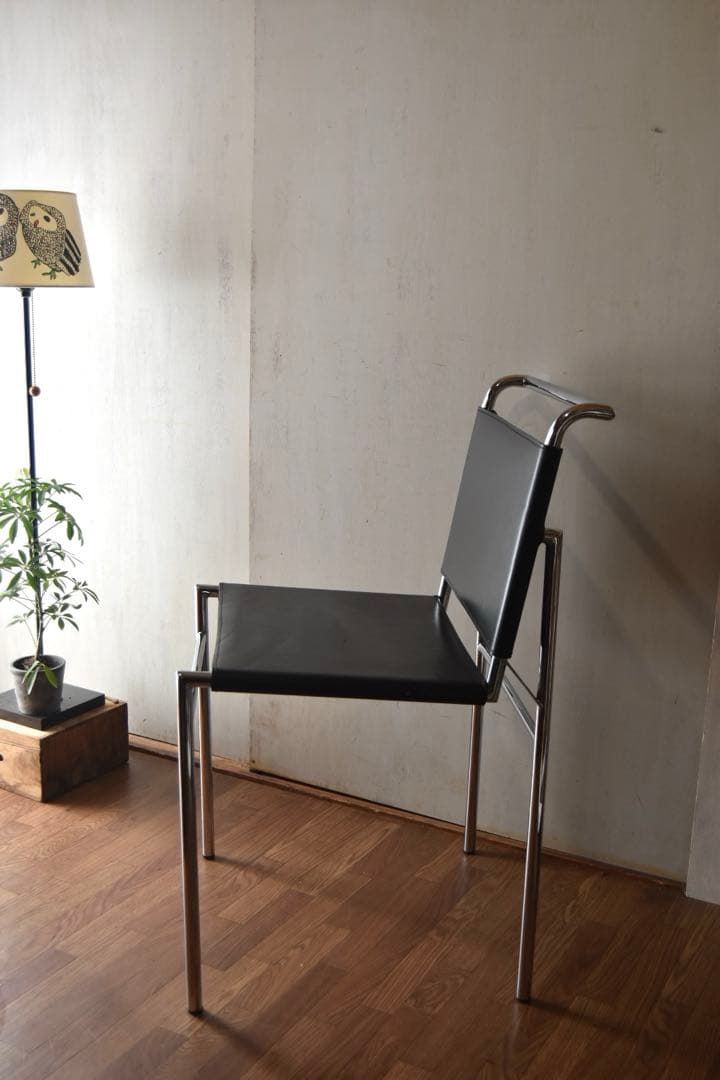 Chez Eileen Gray ROQUEBRUNE chair ①