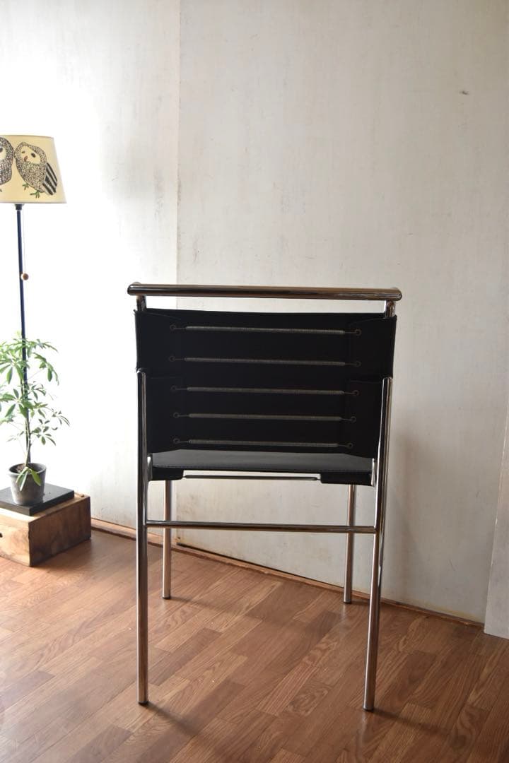 Chez Eileen Gray ROQUEBRUNE chair ①