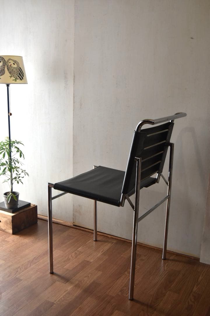 Chez Eileen Gray ROQUEBRUNE chair ①