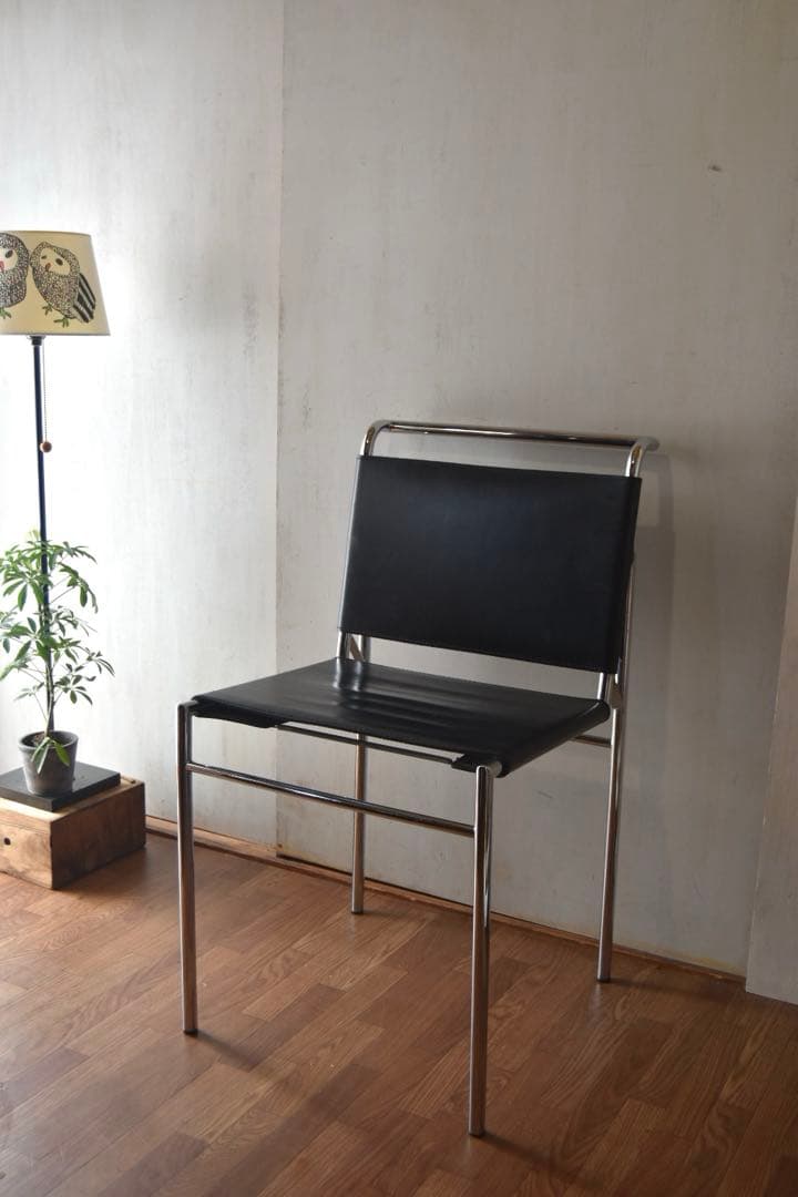 Chez Eileen Gray ROQUEBRUNE chair ①