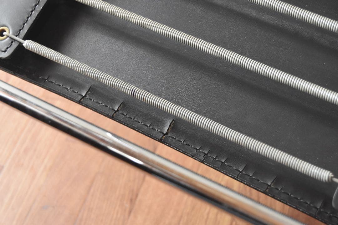 Chez Eileen Gray ROQUEBRUNE chair ①