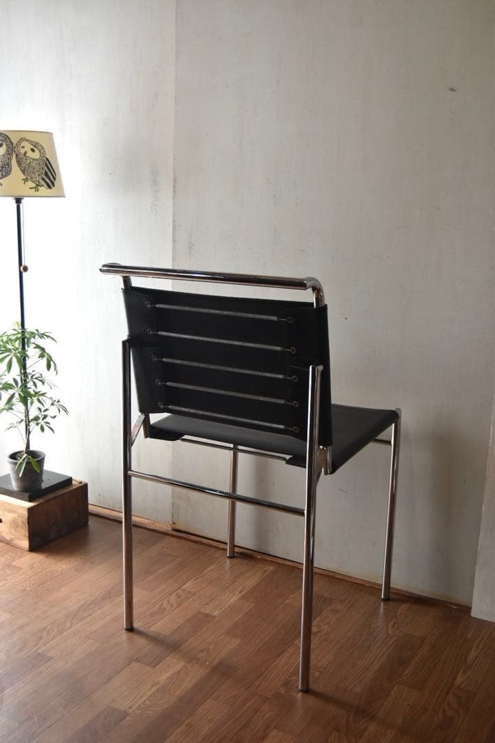 Chez Eileen Gray ROQUEBRUNE chair ①