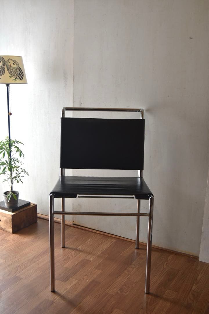 Chez Eileen Gray ROQUEBRUNE chair ①