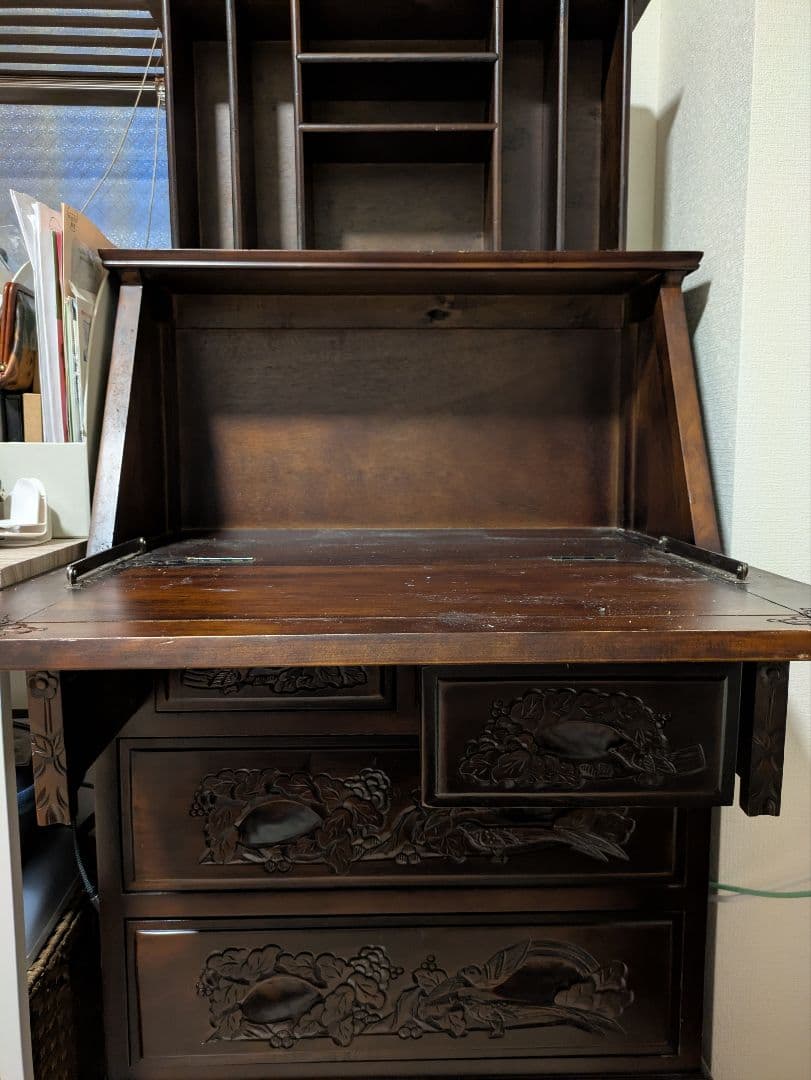 アンティーク風ビューロー 彫刻装飾付き