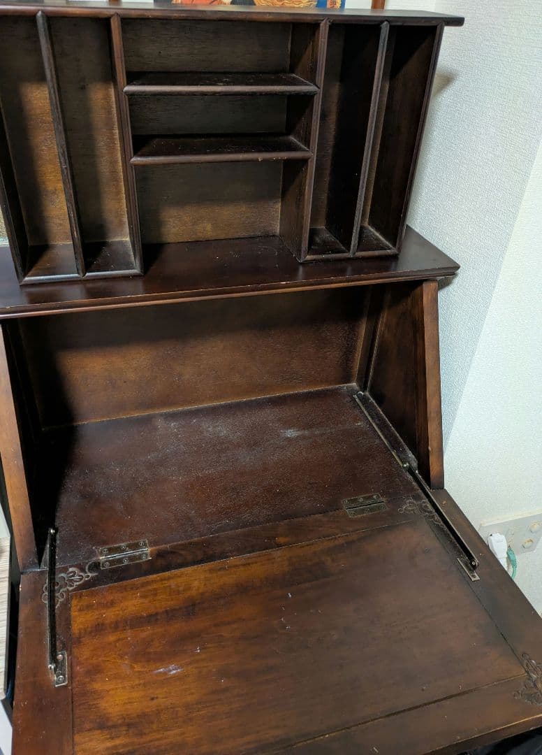 アンティーク風ビューロー 彫刻装飾付き