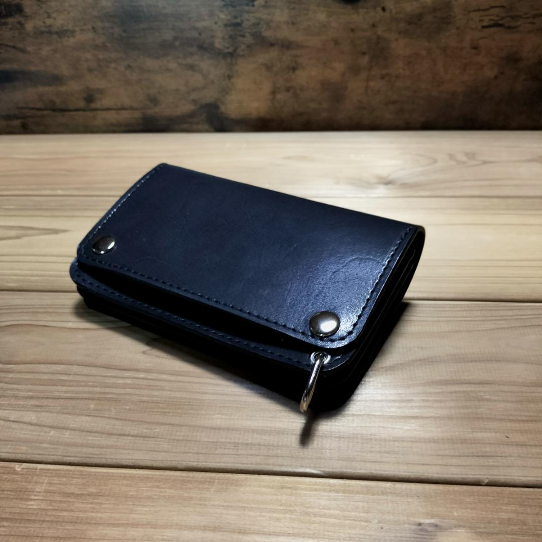 栃木レザー　ワイルドサドル　黒　札ポケット付きミドルトラッカーウォレット