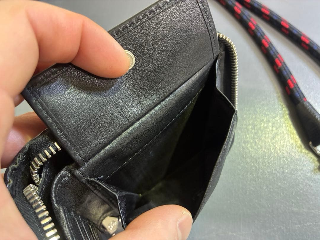 MONCLERモンクレール ラウンドジップ ネックストラップ付き メンズ