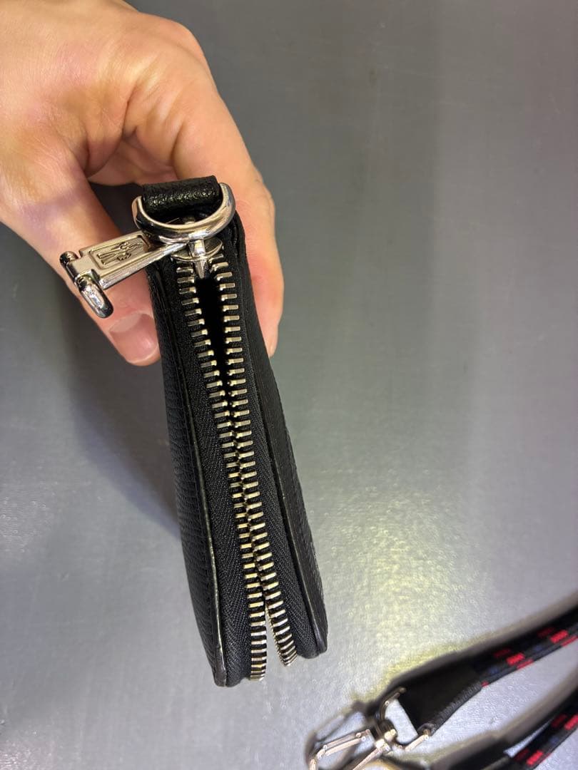 MONCLERモンクレール ラウンドジップ ネックストラップ付き メンズ