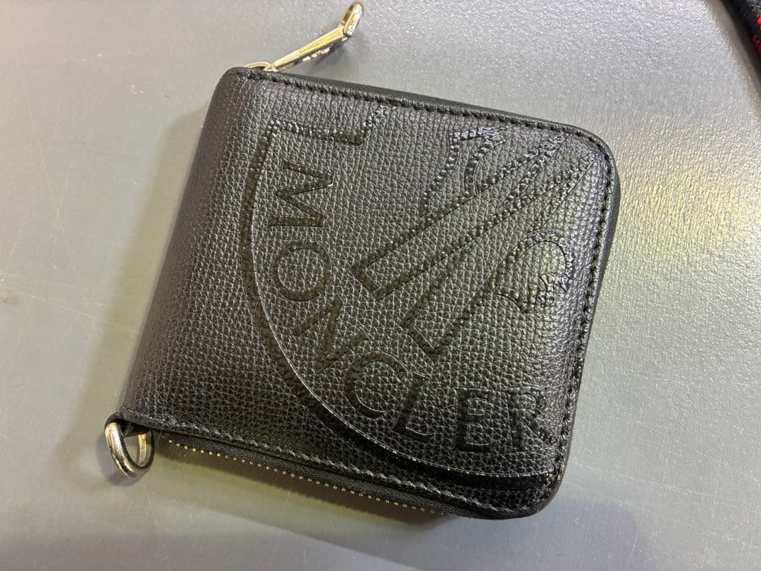 MONCLERモンクレール ラウンドジップ ネックストラップ付き メンズ