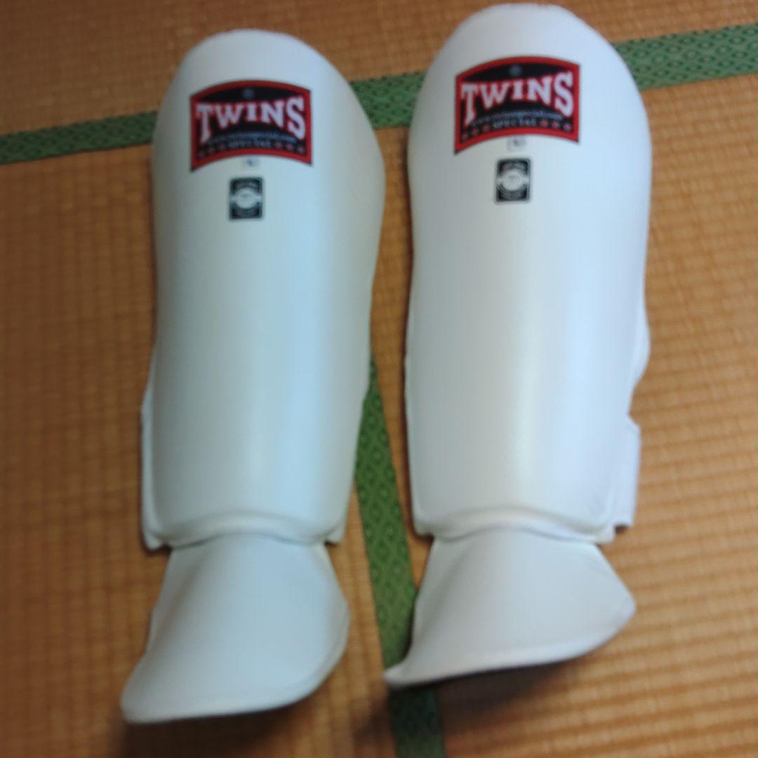 TWINS キックボクシングレガース Lサイズ ホワイト