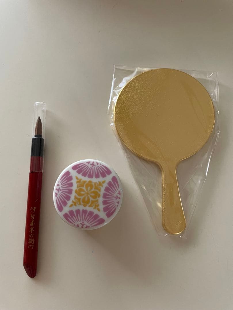 美品 小町紅 伊勢半 華 セット 未使用の熊野筆 金箔手鏡付き