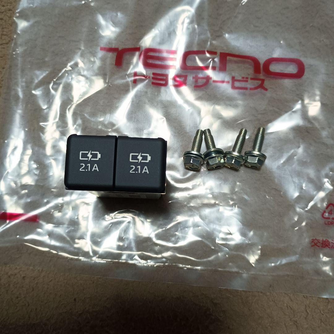 希少！　トヨタ純正　エスクァイア後期純正コンソールボックス