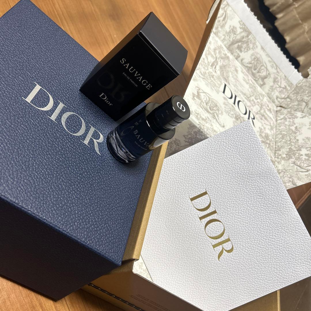 DIOR ソヴァージュ　オードパルファン　新古品　60ml