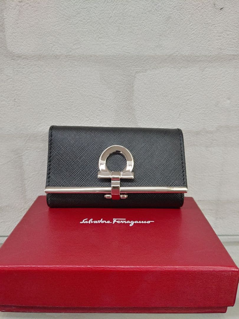 Ferragamo サルヴァトーレフェラガモ ガンチーニ キーケース 6連