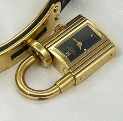 エルメスケリーウォッチ ゴールド 黒文字盤 新品電池 クロコダイルブラックベルト