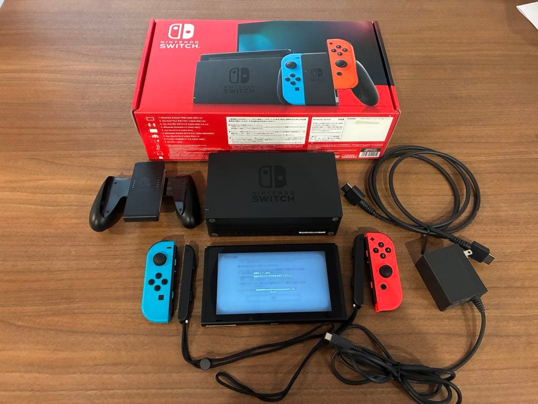Nintendo Switch 本体　　その他付属品　　ソフト2本