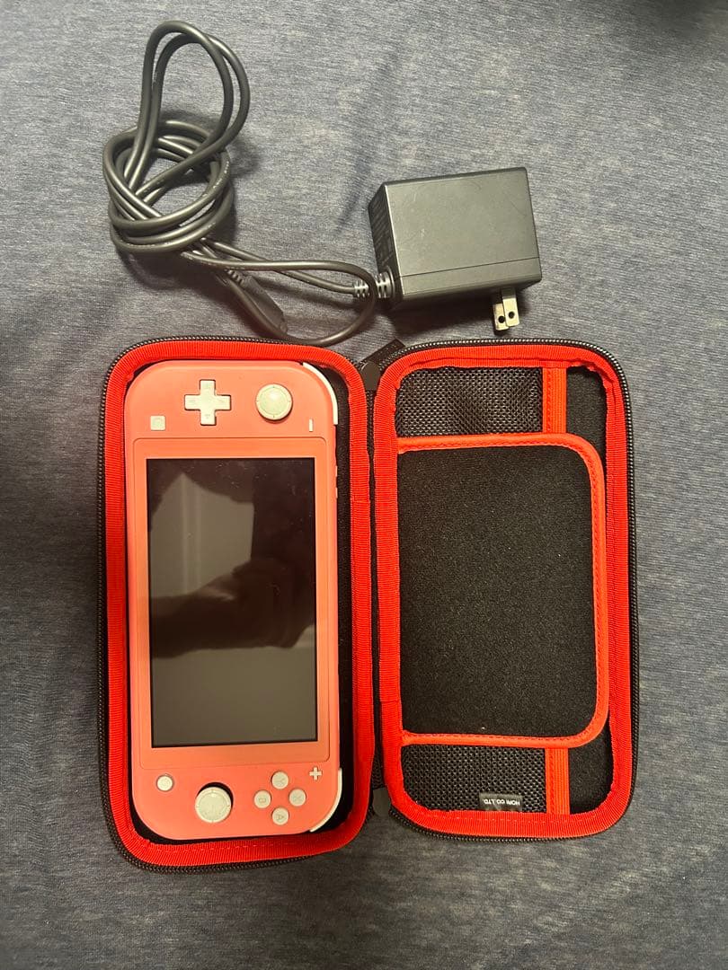 ニンテンドー　スイッチ　ライト　Switch Lite 本体　持ち運びケース付