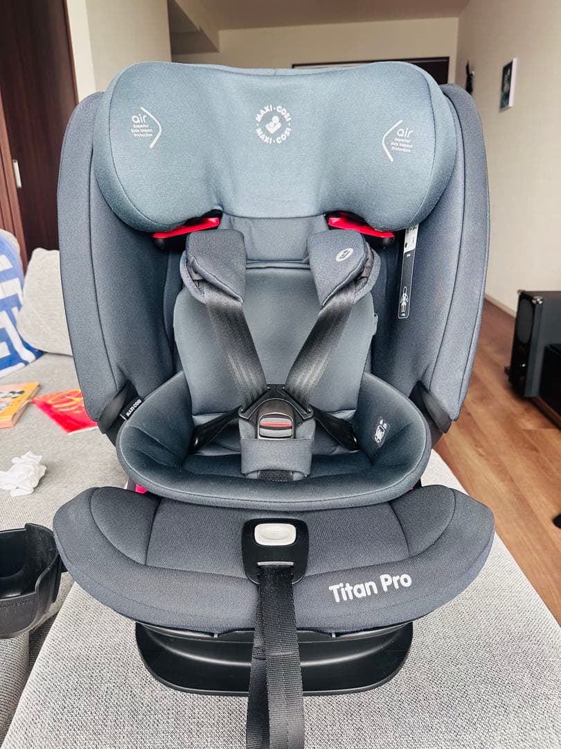 にし　Titan Pro 車用チャイルドシート ブラック