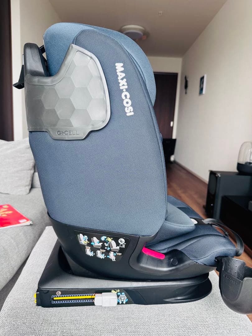 にし　Titan Pro 車用チャイルドシート ブラック