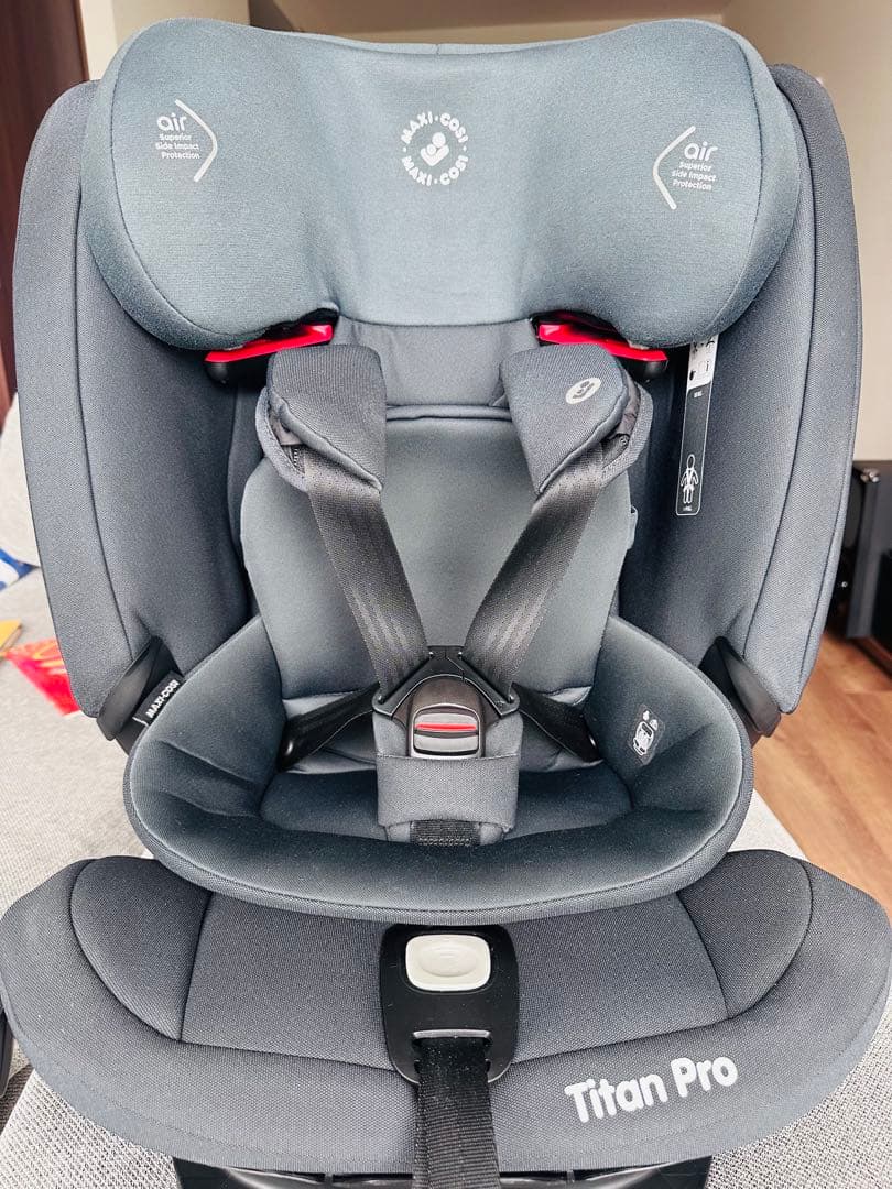 にし　Titan Pro 車用チャイルドシート ブラック