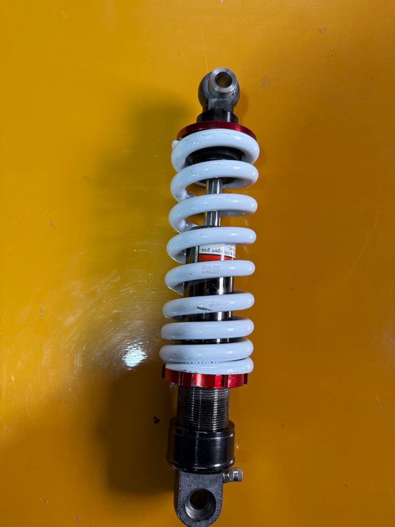 サスペンション ホワイトスプリング 赤リング