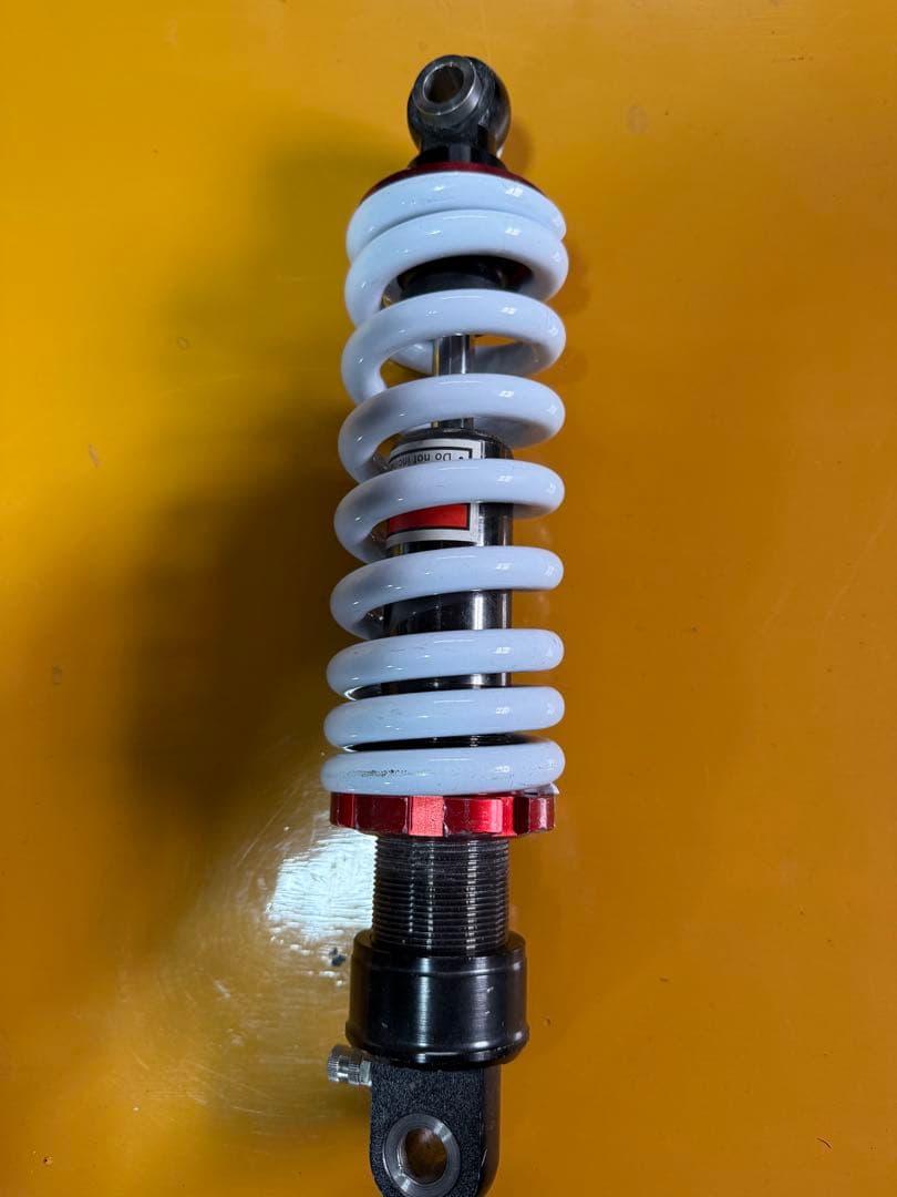サスペンション ホワイトスプリング 赤リング
