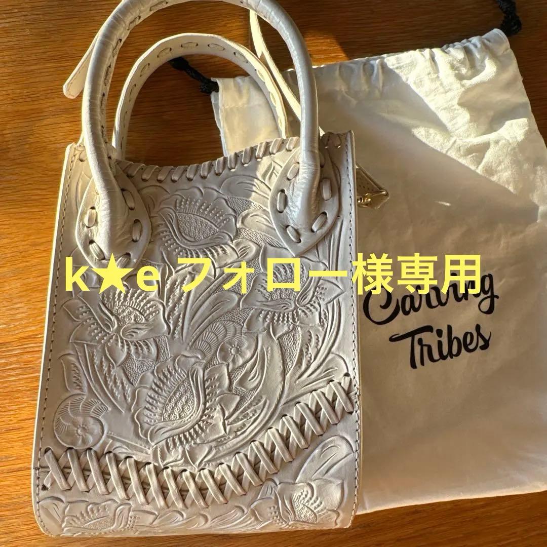 Carving Tribes エンボス花柄ショルダーバッグ