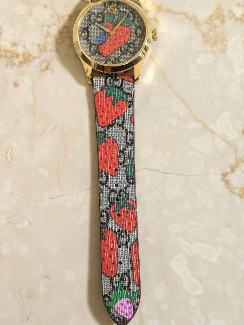 新品未使用　GUCCI　腕時計　ストロベリー　YA1264133　38ミリ