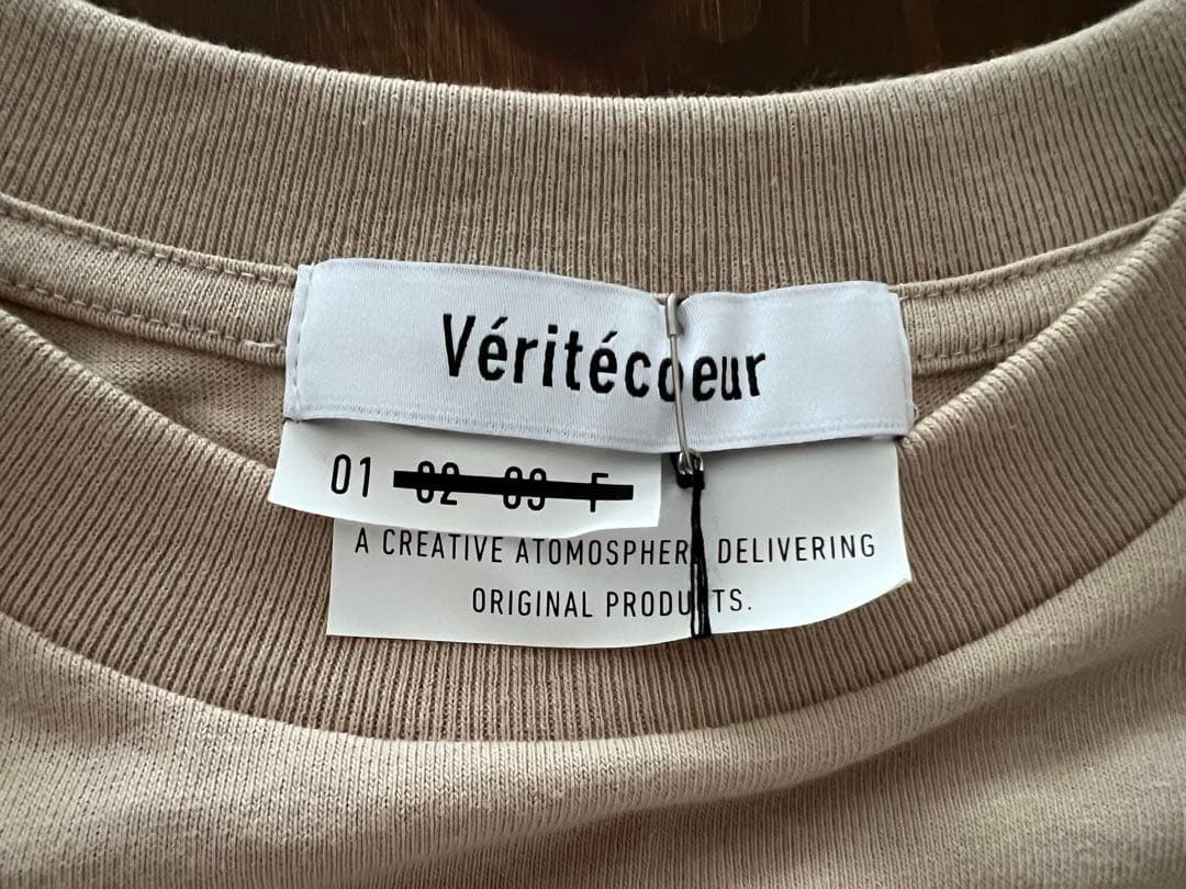 “ヴェリテクール”ユニセックスヴィンテージロングスリーブ・ベージュ・未使用品