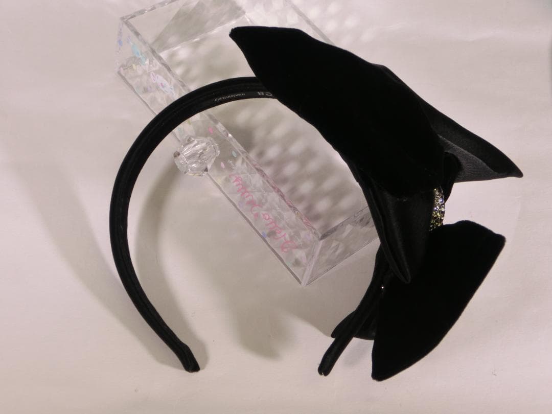 acca黒のクリスタルストーン付きリボンベロアとサテンのカチューシャ