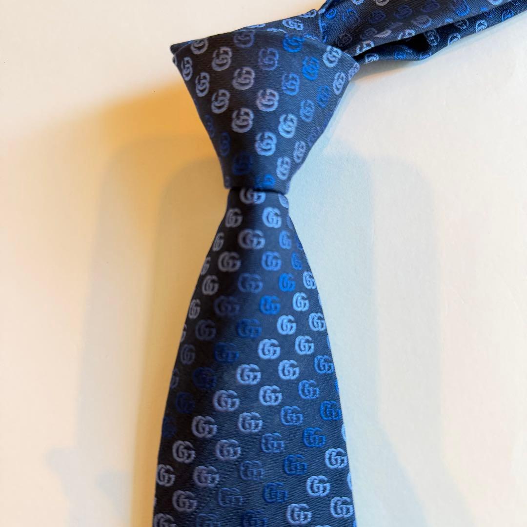 極美品　グッチ　GUCCI ネイビーGG柄　ストライプ柄　青系　希少品ネクタイ