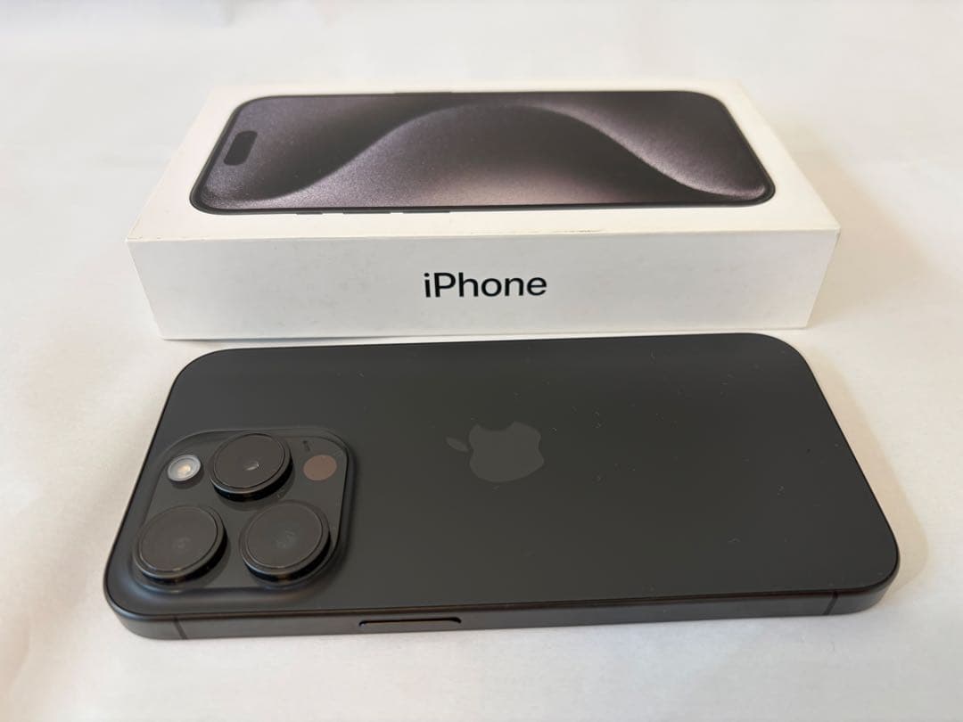 iPhone 15 Pro 512GB ブラックチタニウム 美品 フィルム付
