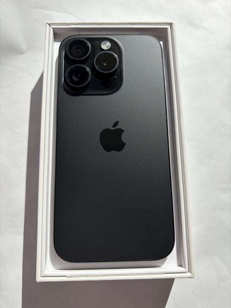 iPhone 15 Pro 512GB ブラックチタニウム 美品 フィルム付