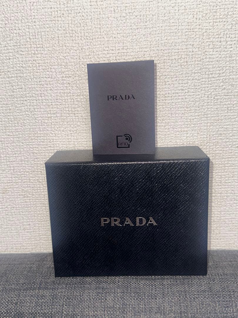 PRADA サフィアーノ二つ折り財布 ブラック