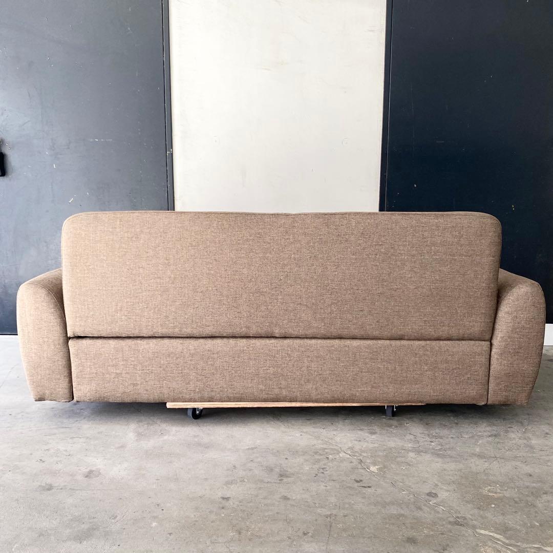 ど定番のブラウンだけど、それが1番使いやすい！2.5人掛けファブリックソファー