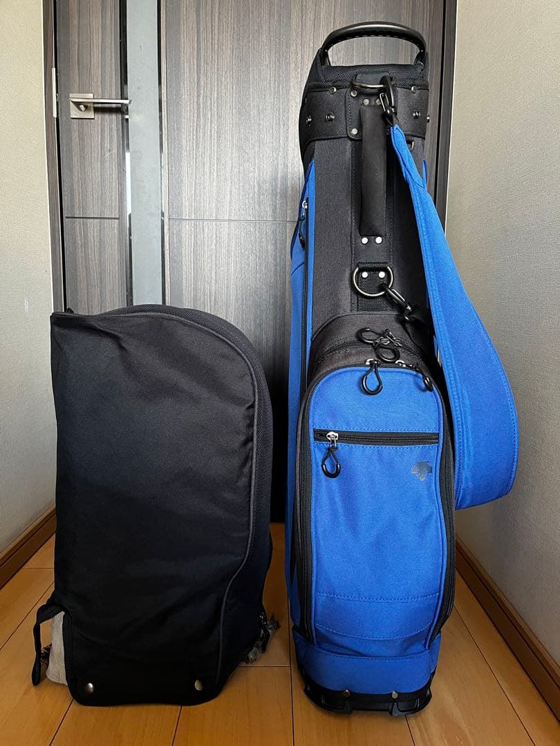 人気　超美品　デサントゴルフ スタンド型キャディバッグ 軽量2.6kg8.5型
