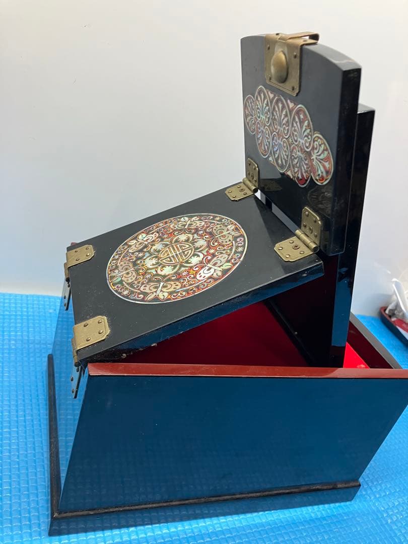 蝶と花模様　貝殻細工　螺鈿 螺鈿細工 漆器　宝石箱 ジュエリーボックス