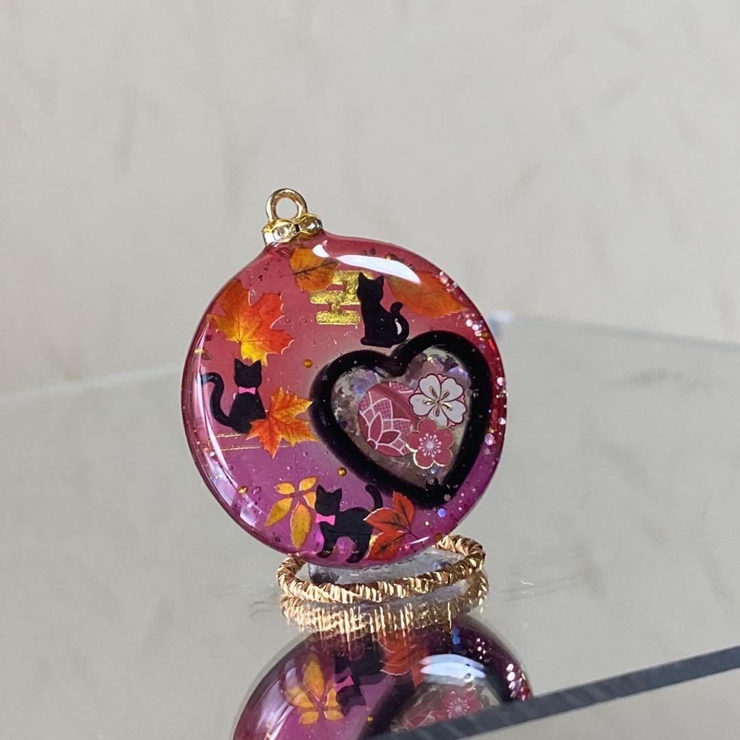 〜カヤ　☪︎⋆☽様〜新作　天然石　レジンネックレス　【猫紅葉】