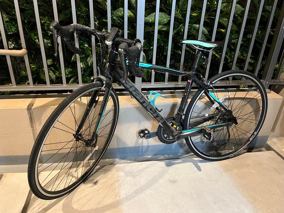 Bianchiロードバイク ブラック/ターコイズ