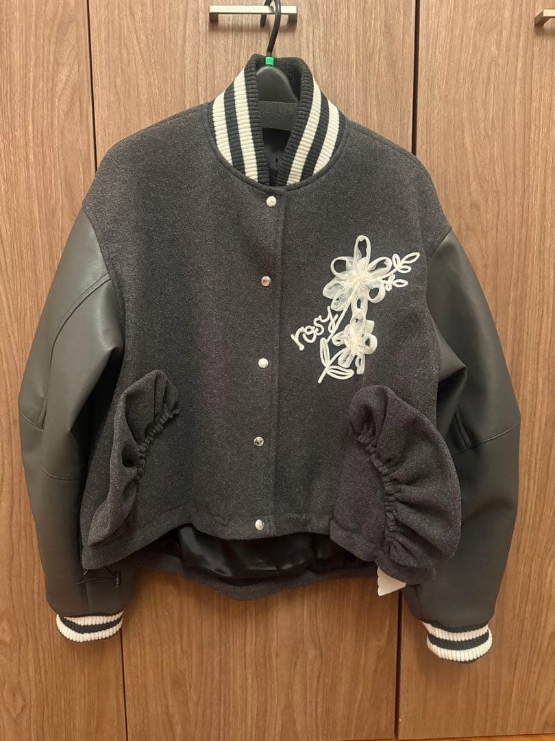 完売‼️新品♡未使用♡ロージーモンスター♡ブーケ♡スタジャン♡グレー