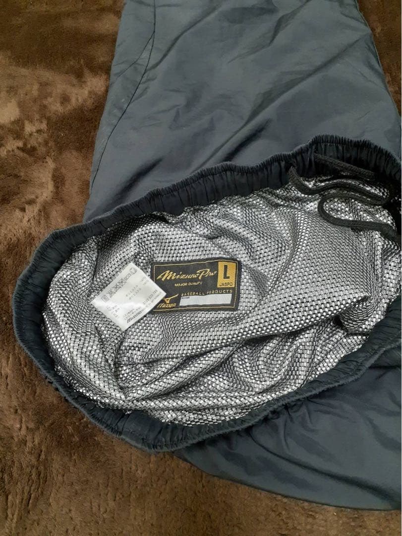 ミズノプロ 薄手のウィンドブレーカー上下 シャツ白 パンツ黒