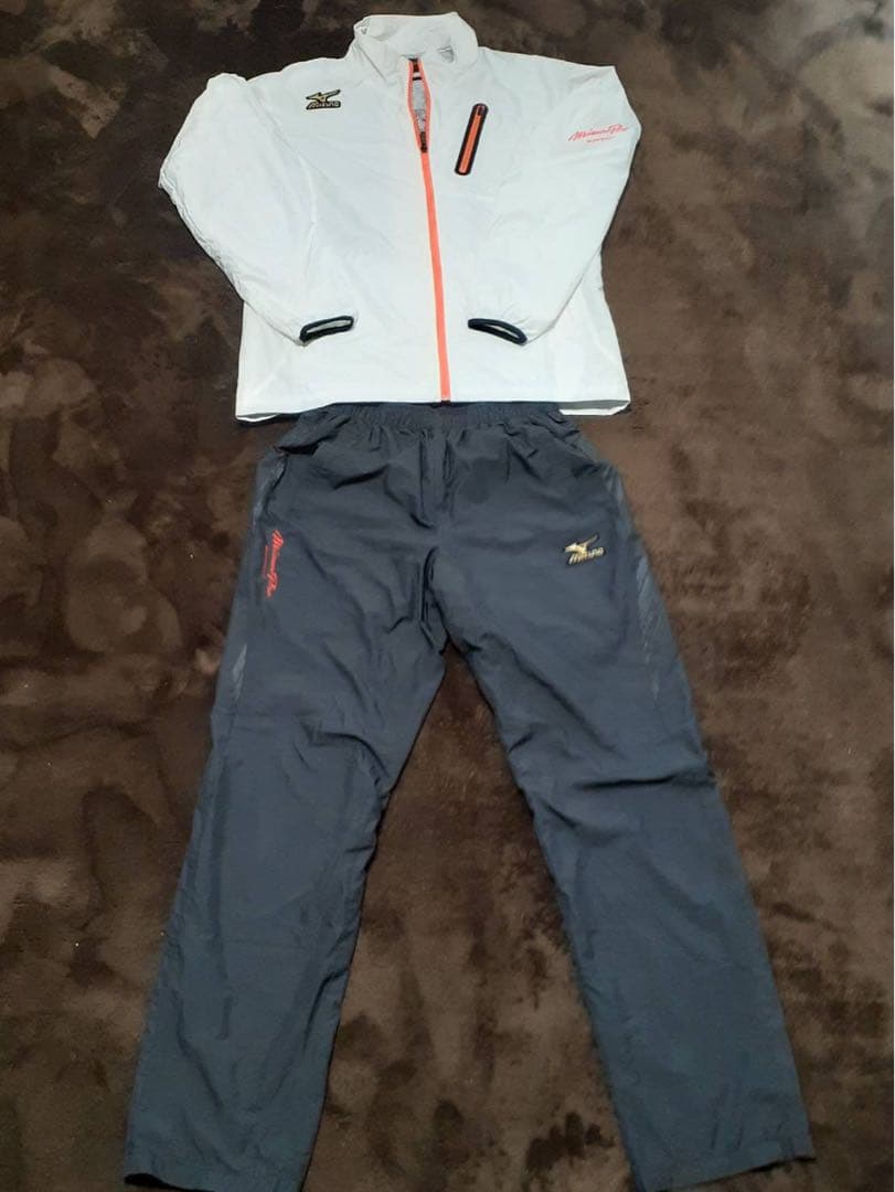 ミズノプロ 薄手のウィンドブレーカー上下 シャツ白 パンツ黒