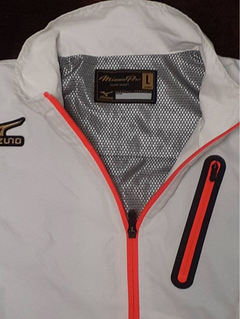 ミズノプロ 薄手のウィンドブレーカー上下 シャツ白 パンツ黒