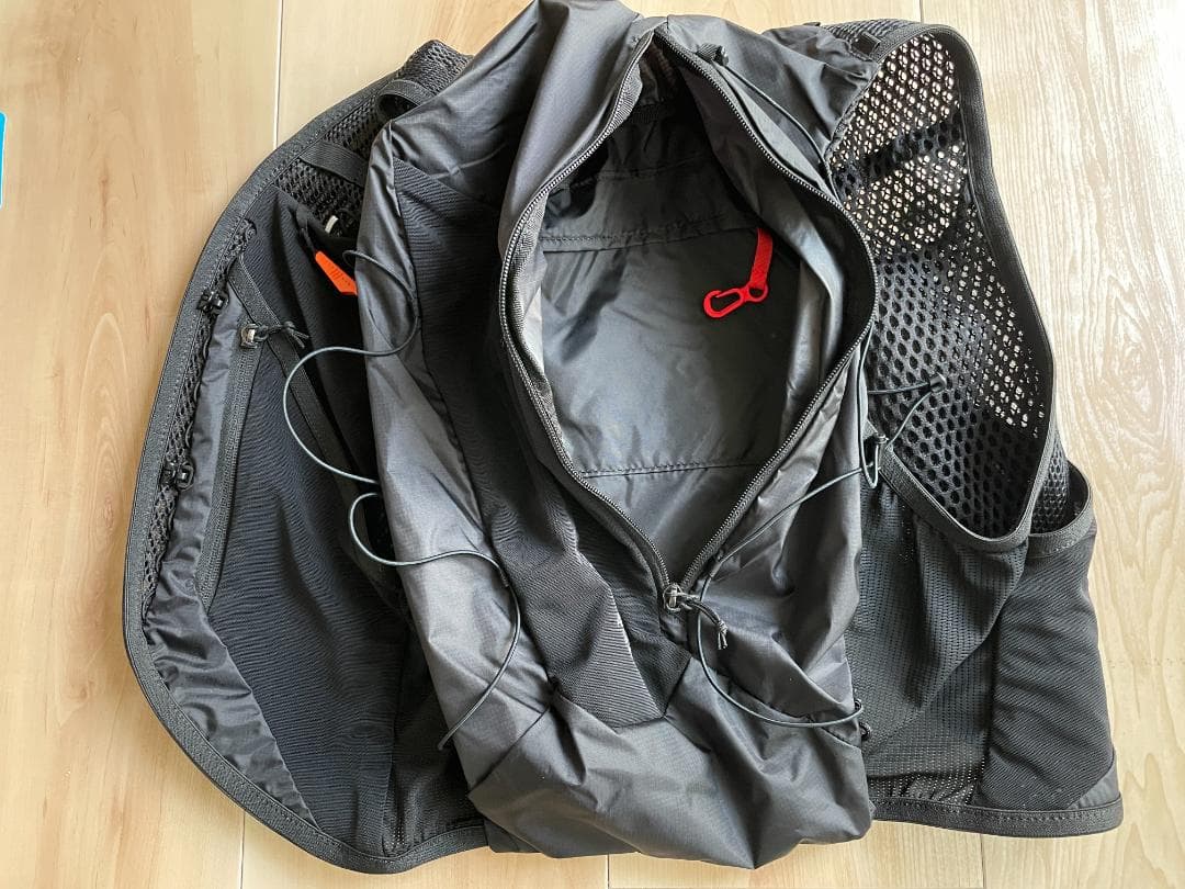 【未使用】サロモン　アクティブスキン 12 （フラスク付）12L Sサイズ