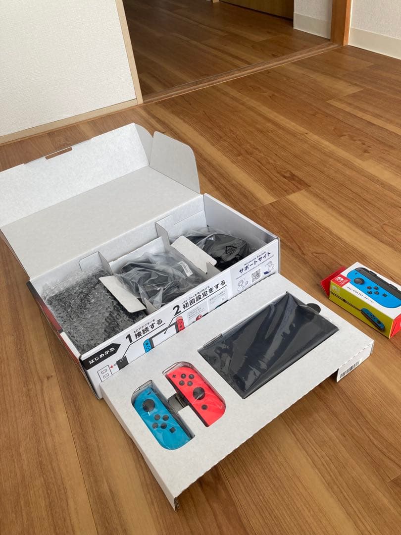 Nintendo Switch 本体 青/赤