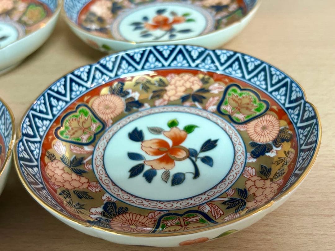 有田焼 日肥　其泉 金彩古伊万里　様式 中皿4枚セット 金彩 輪花皿