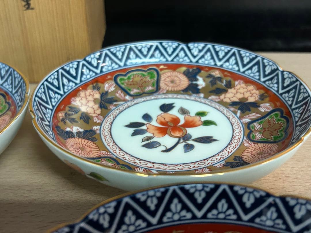 有田焼 日肥　其泉 金彩古伊万里　様式 中皿4枚セット 金彩 輪花皿