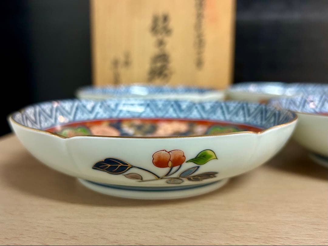 有田焼 日肥　其泉 金彩古伊万里　様式 中皿4枚セット 金彩 輪花皿