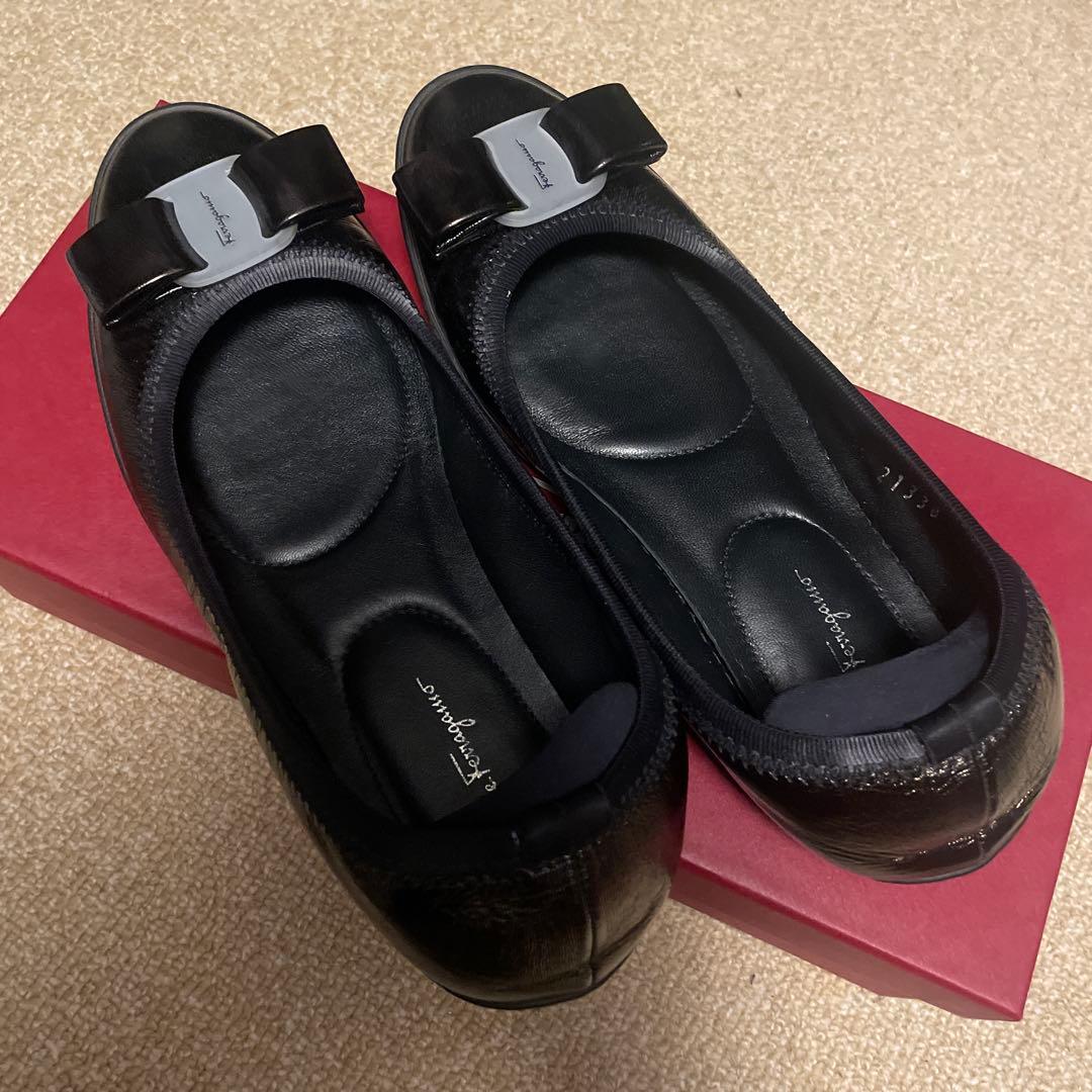 フェラガモ　SAVINAバレリーナフラットシューズ